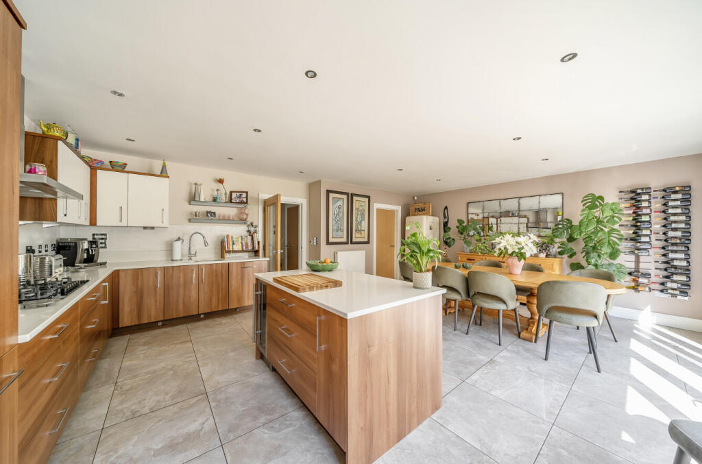 1320970-4-68713bd...