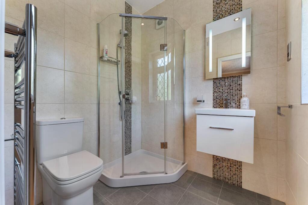 42 Moss Lane, SK7 1RD._-15.jpg