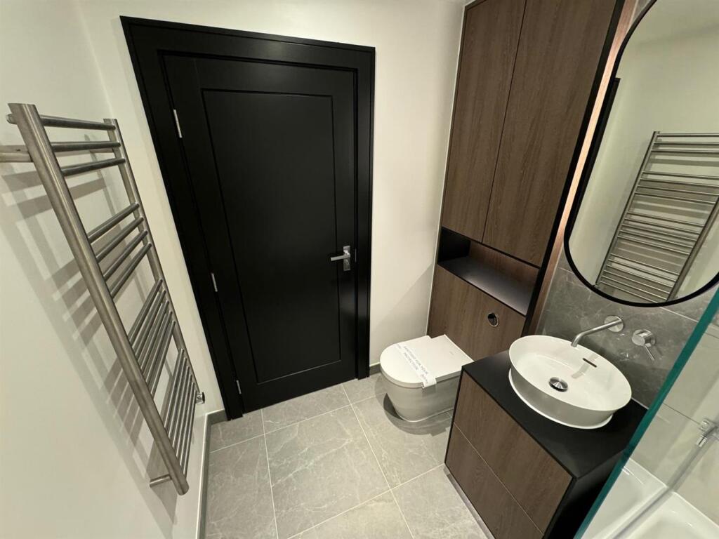 Ensuite pic 2.jpg
