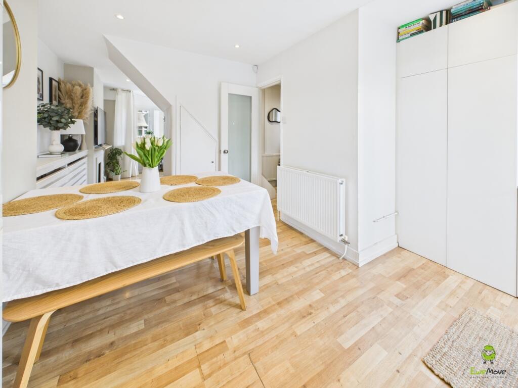 CAM03418G0-PR0191-STILL012