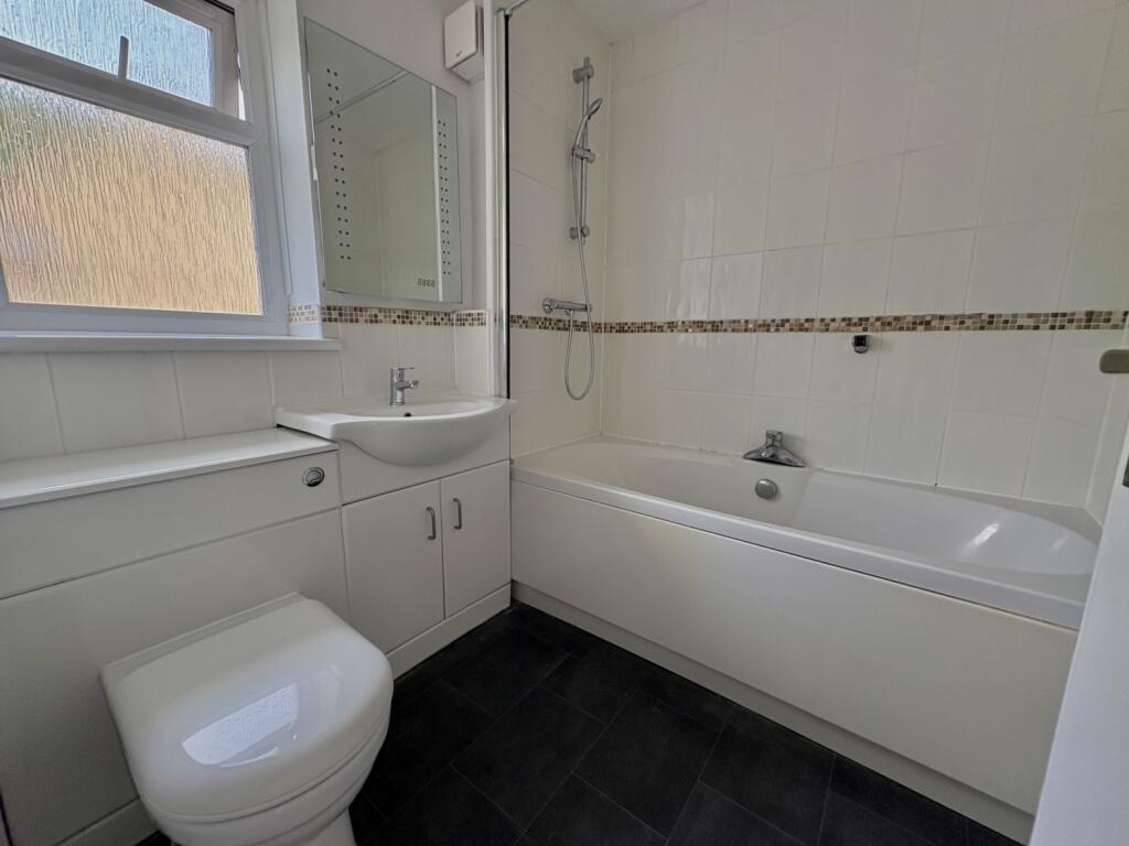 bathroom photo croxford gardens