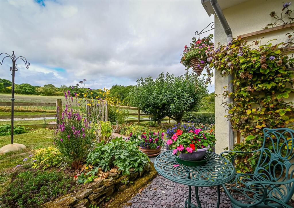 1 Netchwood Manor Cottage-22.jpg