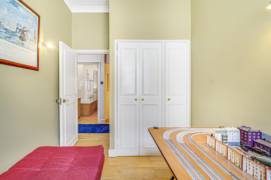 Queen'sGateMews29...