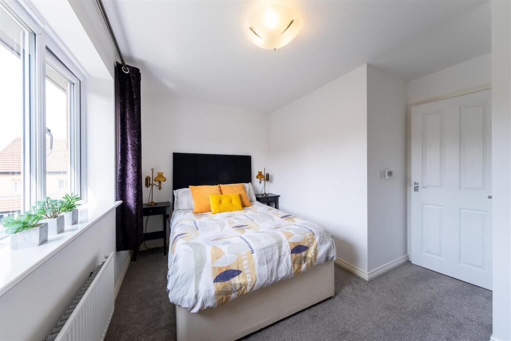 8 St James Court-013.jpg