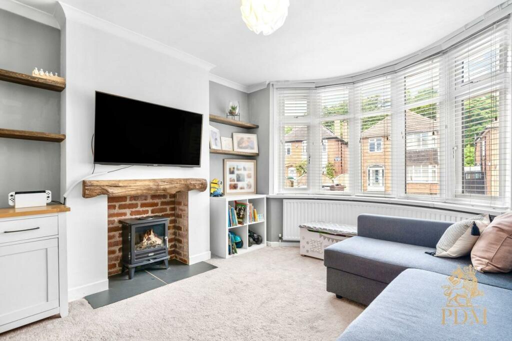 33 Russell Crescent Wollaton Nottingham NG8 2BQ