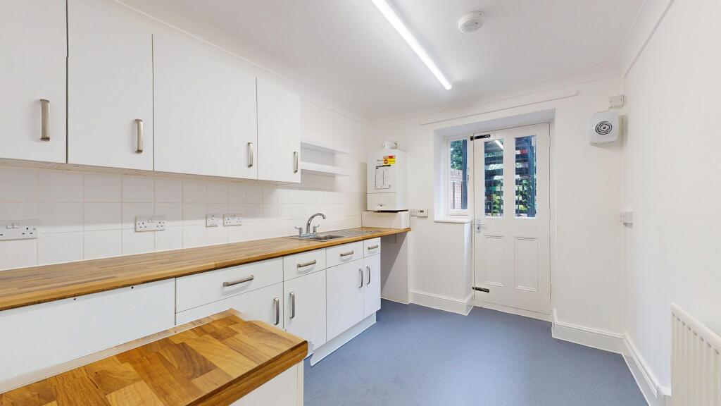 Flat A, 31 Belvedere Road, Crystal Palace, London, SE19 2HJ