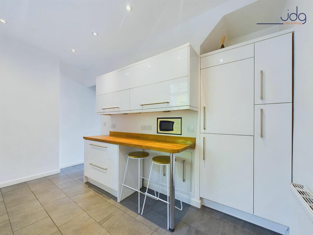Kitchen breakfast bar