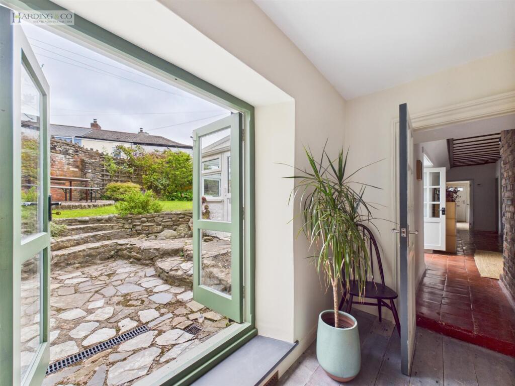 lounge to garden.jpg