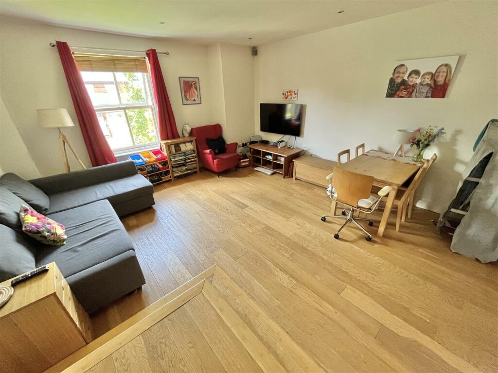 Lounge Aspect 2.jpg