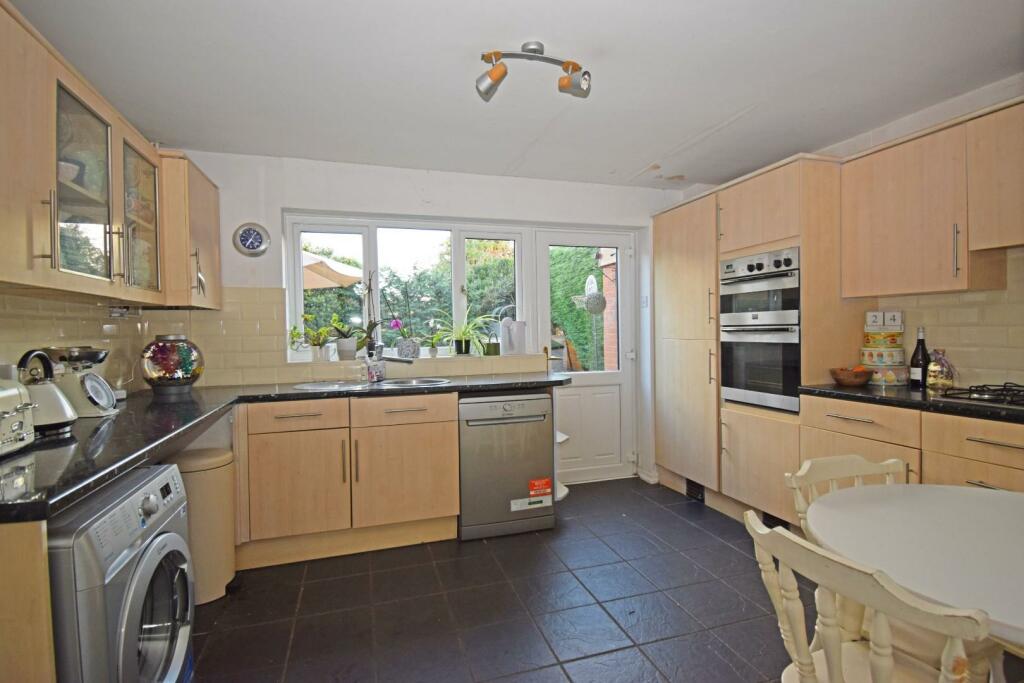 34 Meadowvale Road, kitchen b.jpg