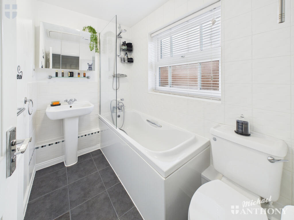 CAM03218G0-PR0834-STILL005