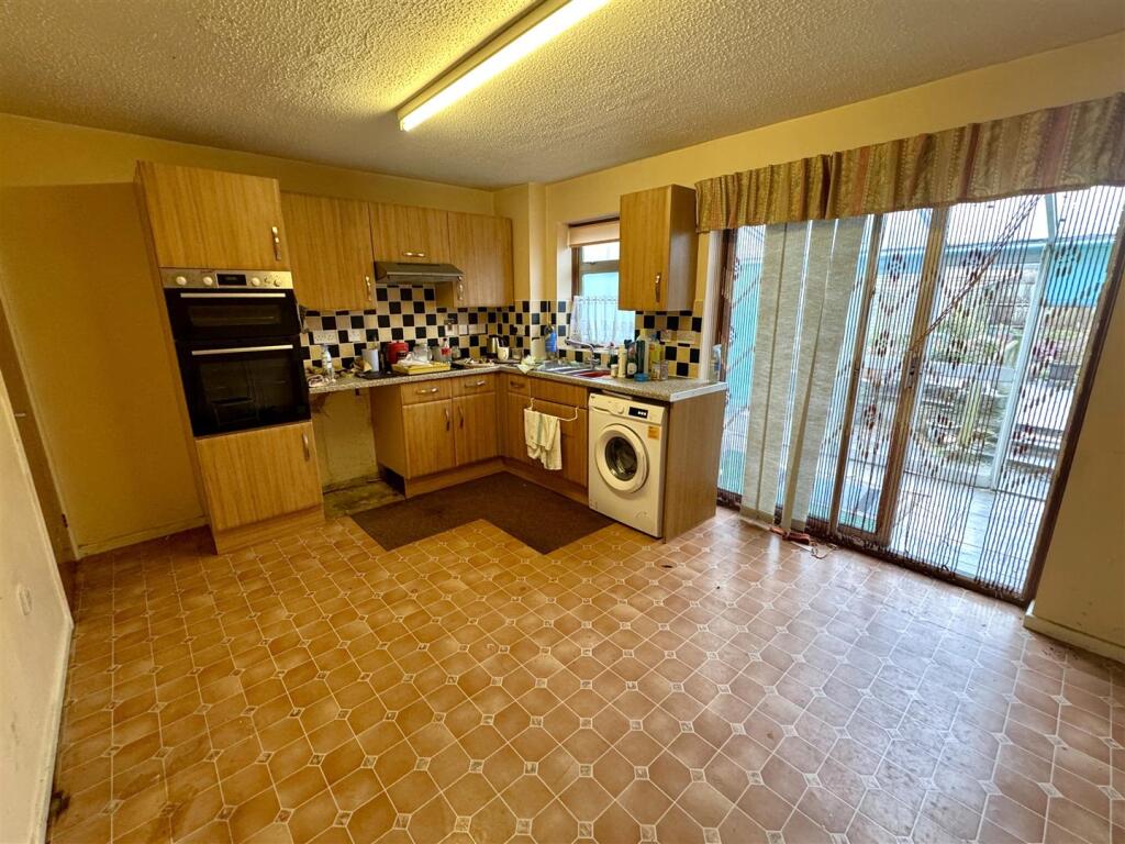 32 Oak Way (8).jpg