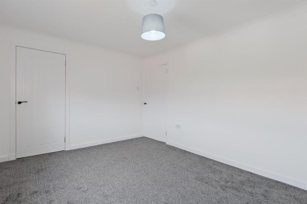 010-1 Innellin Crescent, Shotts ML4 4DB.jpg