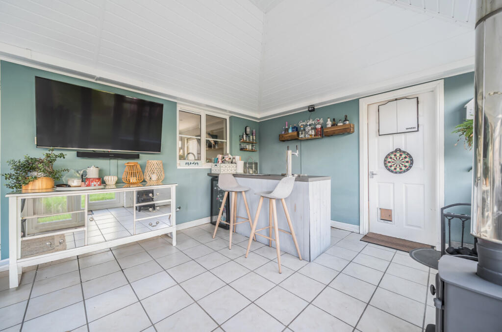 1388775-11-693975...