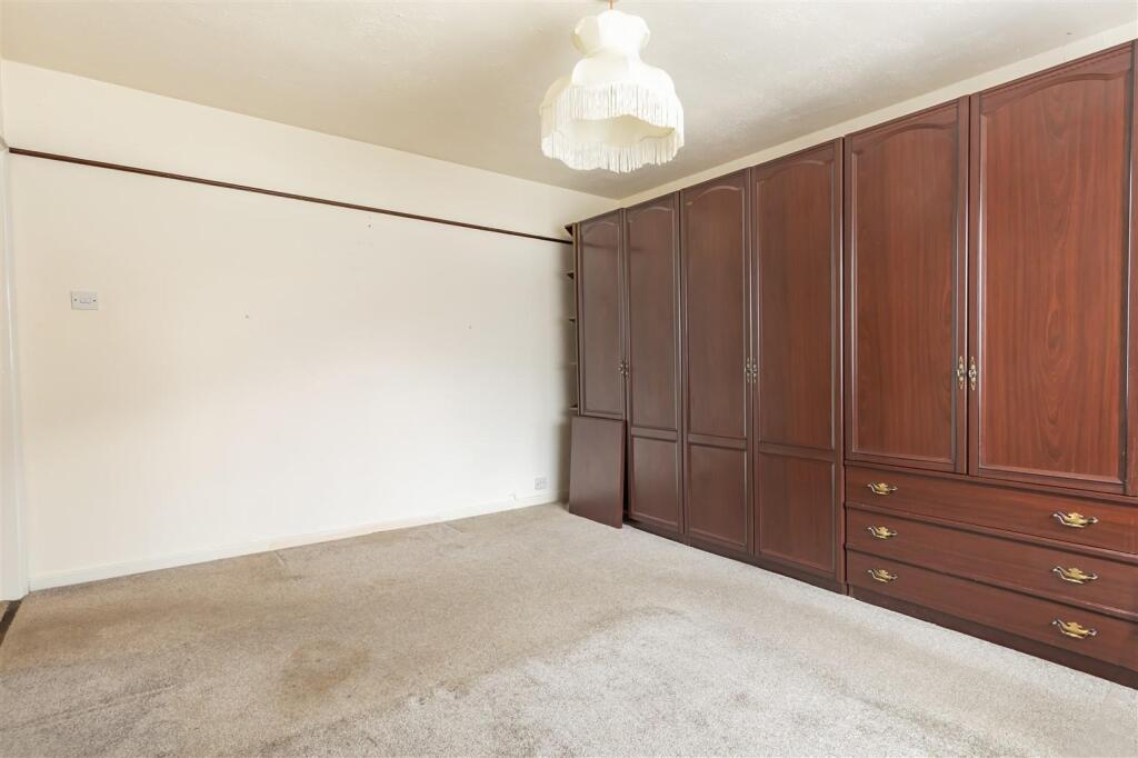 37 Amesbury Cl (12).jpg