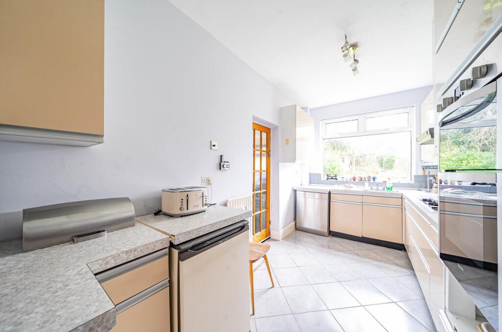 Davidson Frost-Wellings, DFW, The Highway, Kitchen