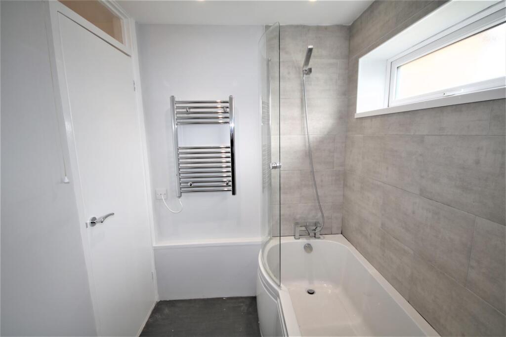 Bathroom b.JPG