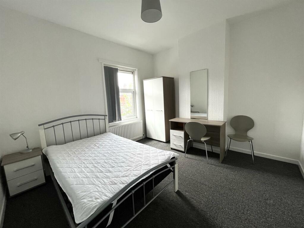 Swan Lane, Bedroom 2.jpeg