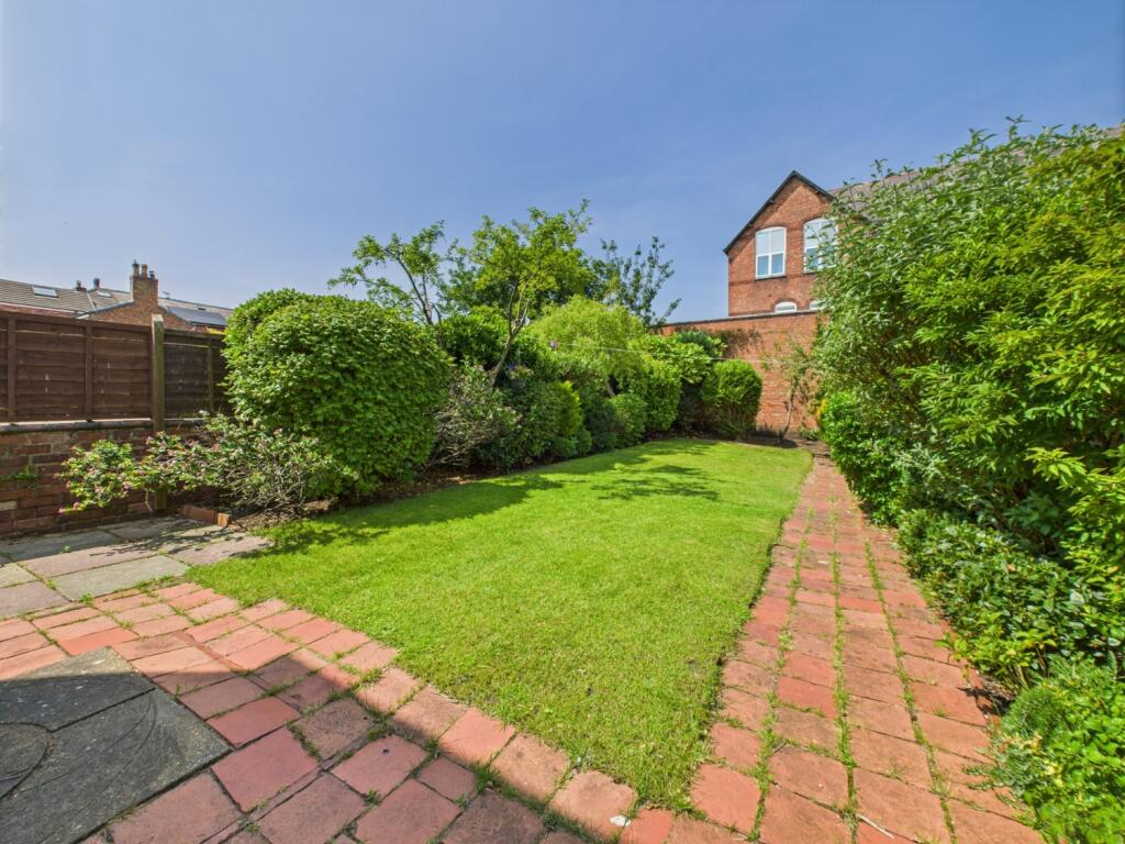 CAM02386G0-PR0133-STILL020