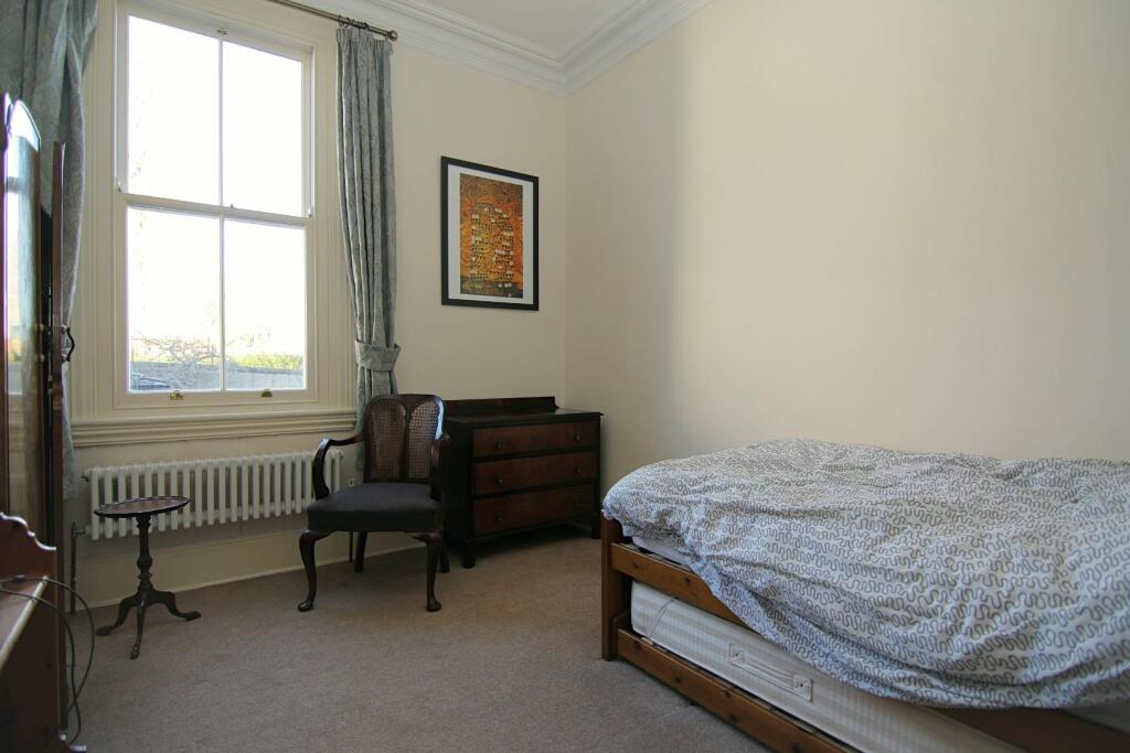 MAIN HOUSE BEDROOM
