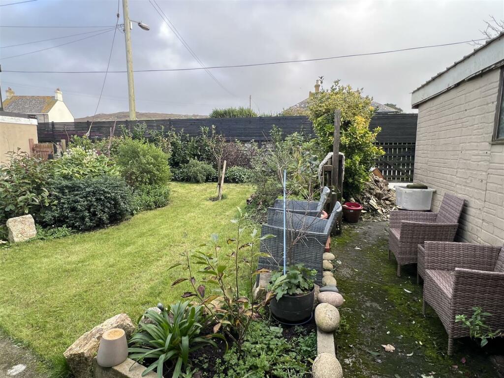 Garden, Garage, Views