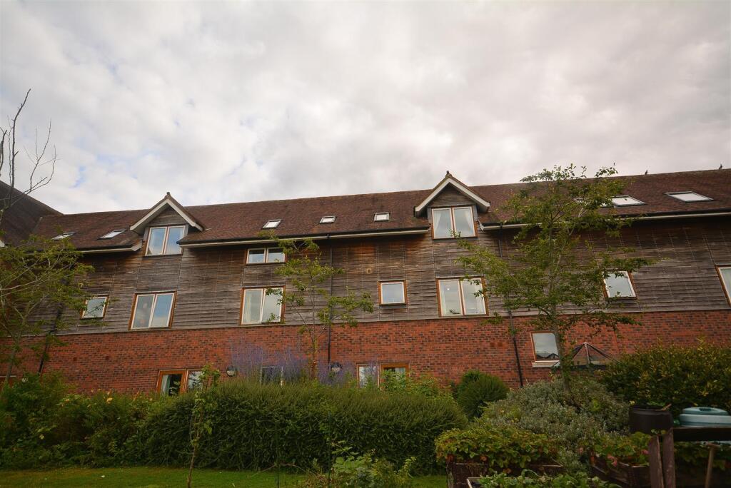 Rear photo of the apartment use as main.jpg