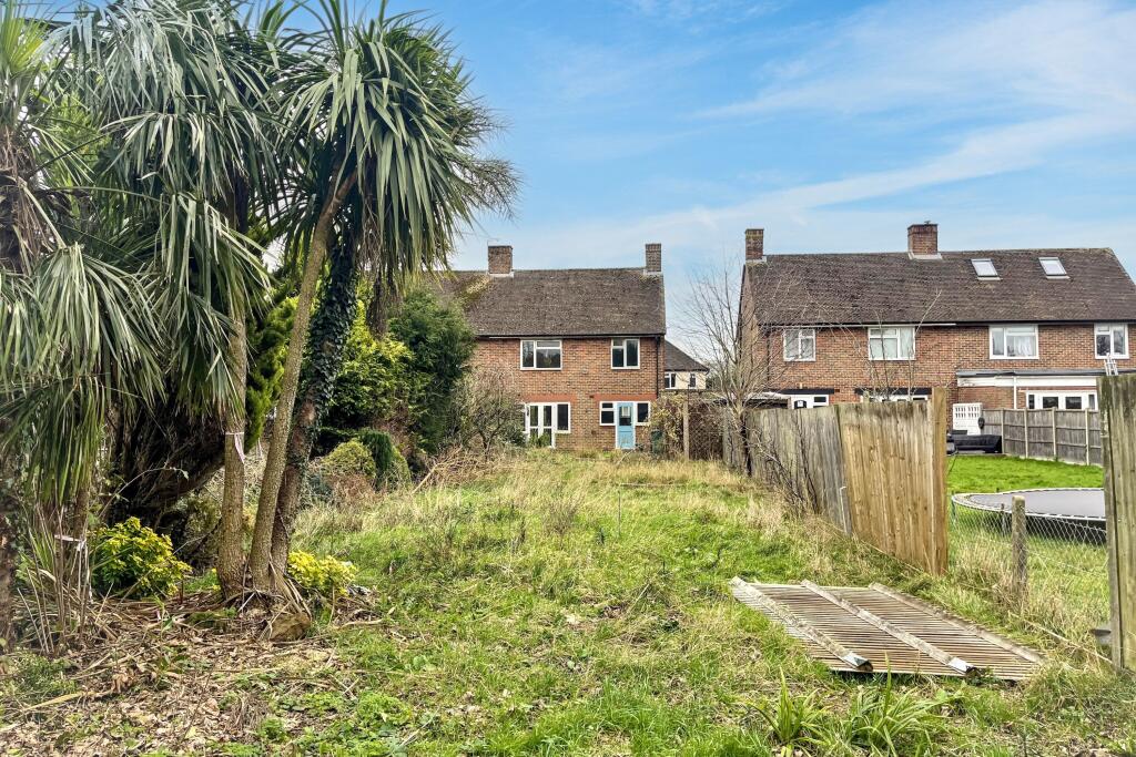 52 Kingscroft Road, Banstead, Surrey, SM7 3LY
