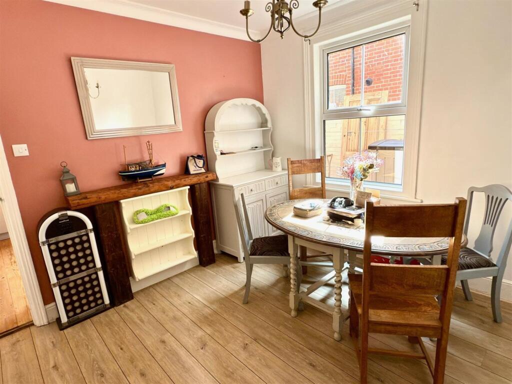 BREAKFAST ROOM AREA.jpg