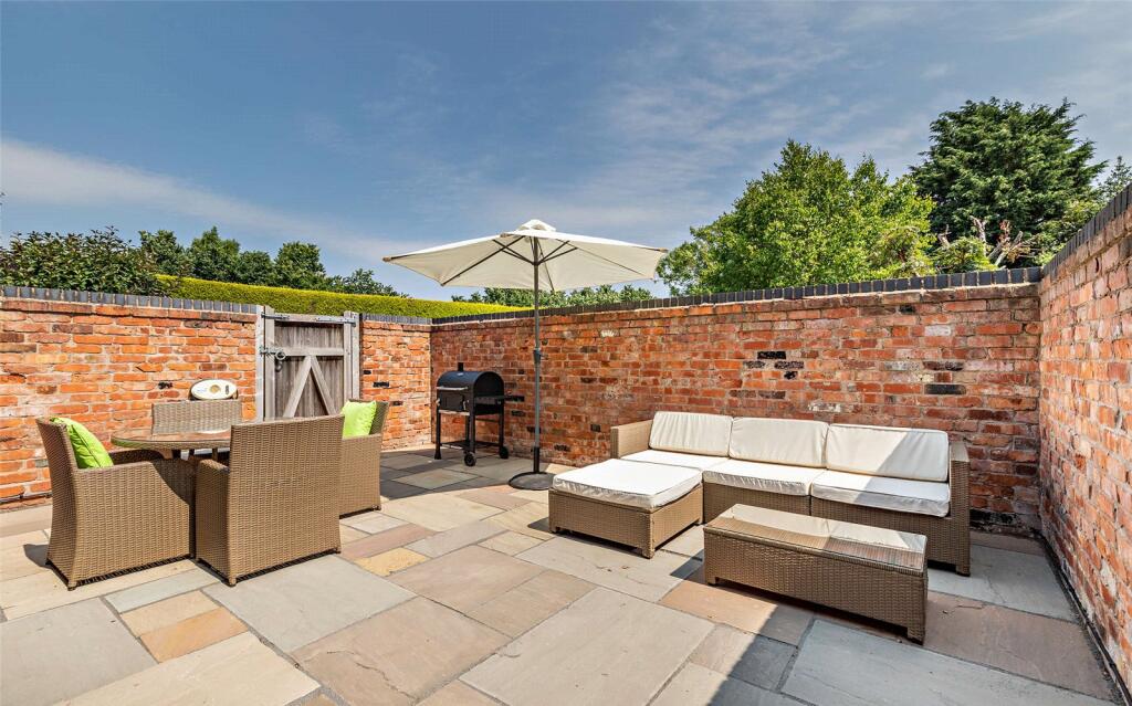 Patio/Courtyard