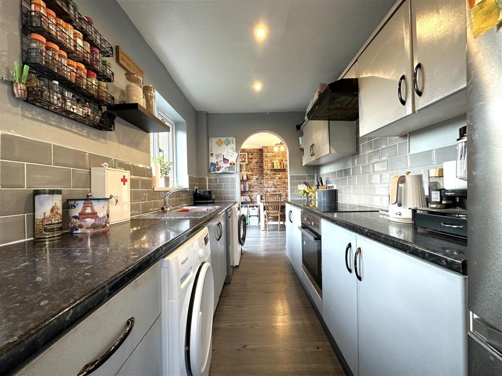 Kitchen Into Dining Room 974
