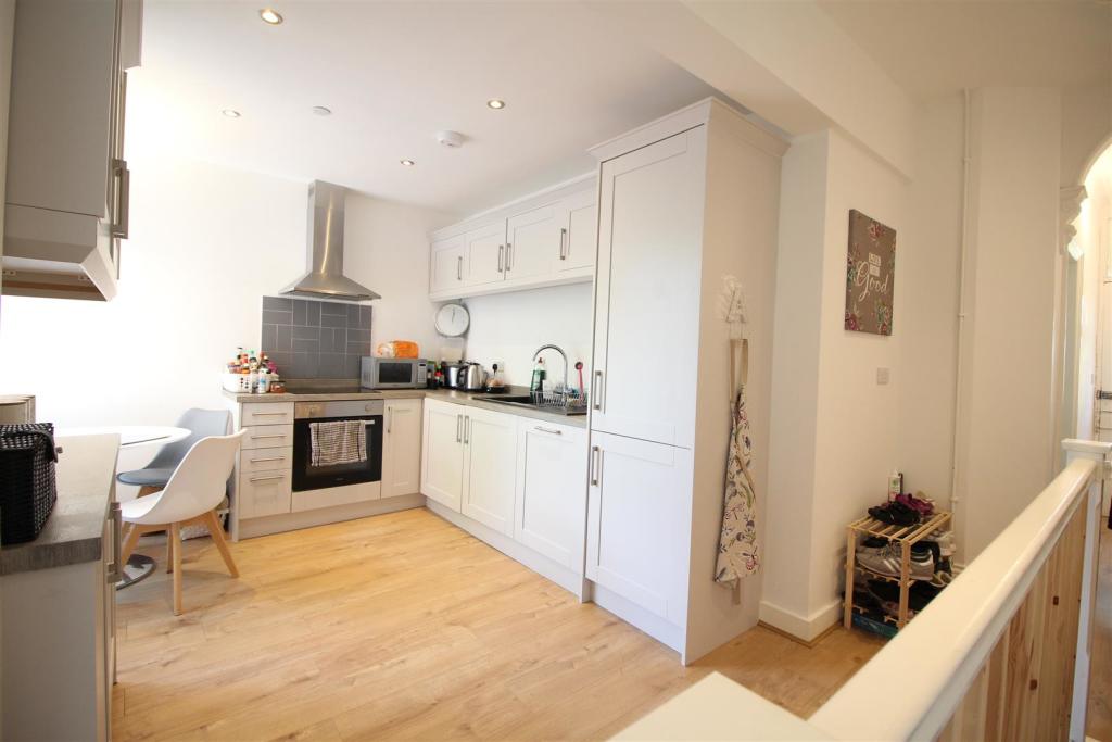 kitchen 3 .JPG