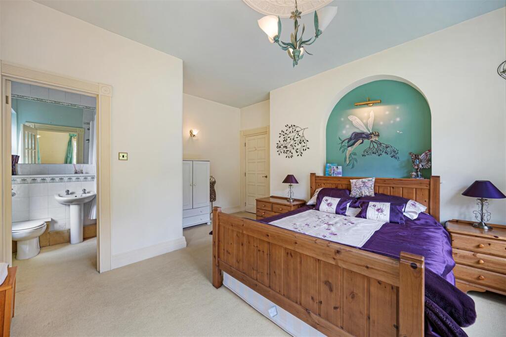 Bedroom 2.jpg