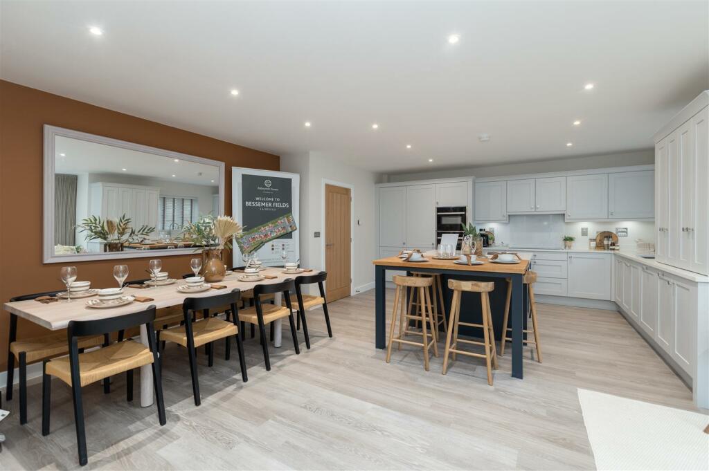 Kitchen/Dining Family Rm
