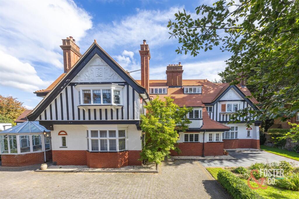 Dyke Road Avenue, 32-002.jpg