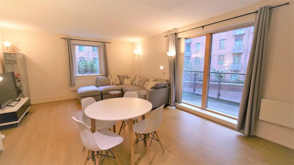 Living room/dining
