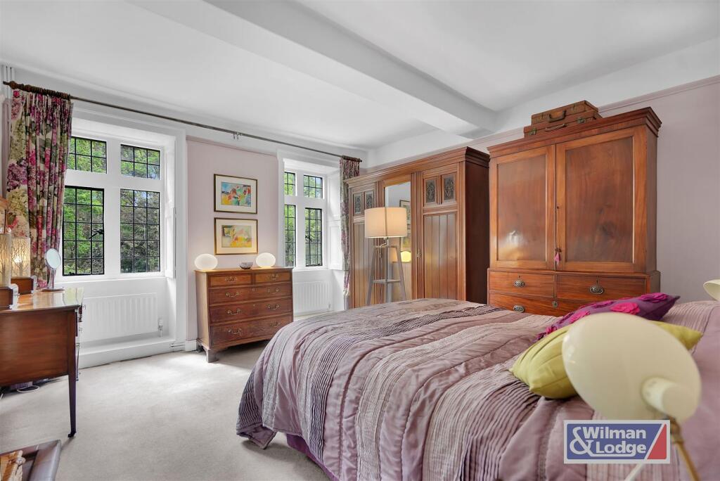 Four Double Bed Character Property in Steeton (37)