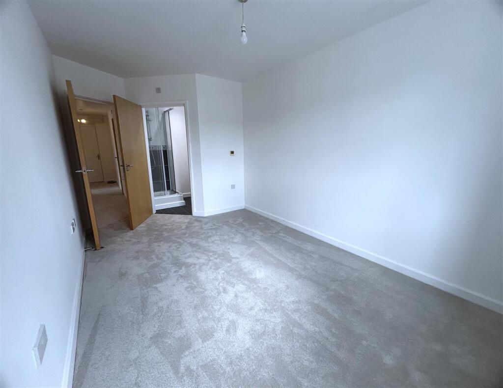 Bedroom 1 .jpg