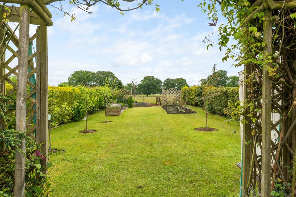 132 Earlswood Common_5.jpg