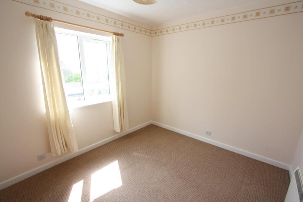Flat 3, 122 Henver Road Bedroom 1