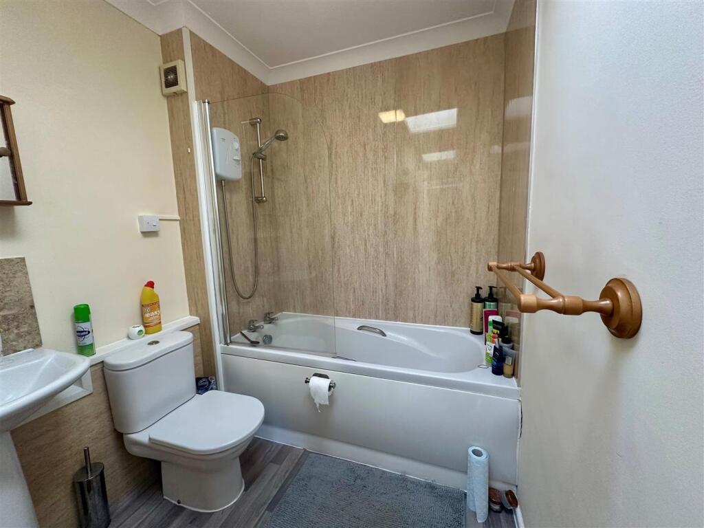 Bathroom.jpg