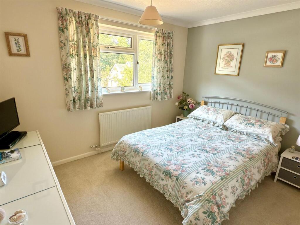 BEDROOM 1.jpg