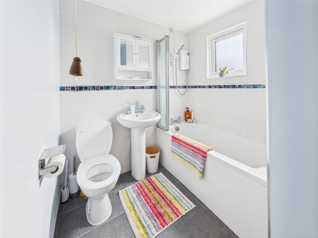 CAM01354G0-PR0516-STILL016