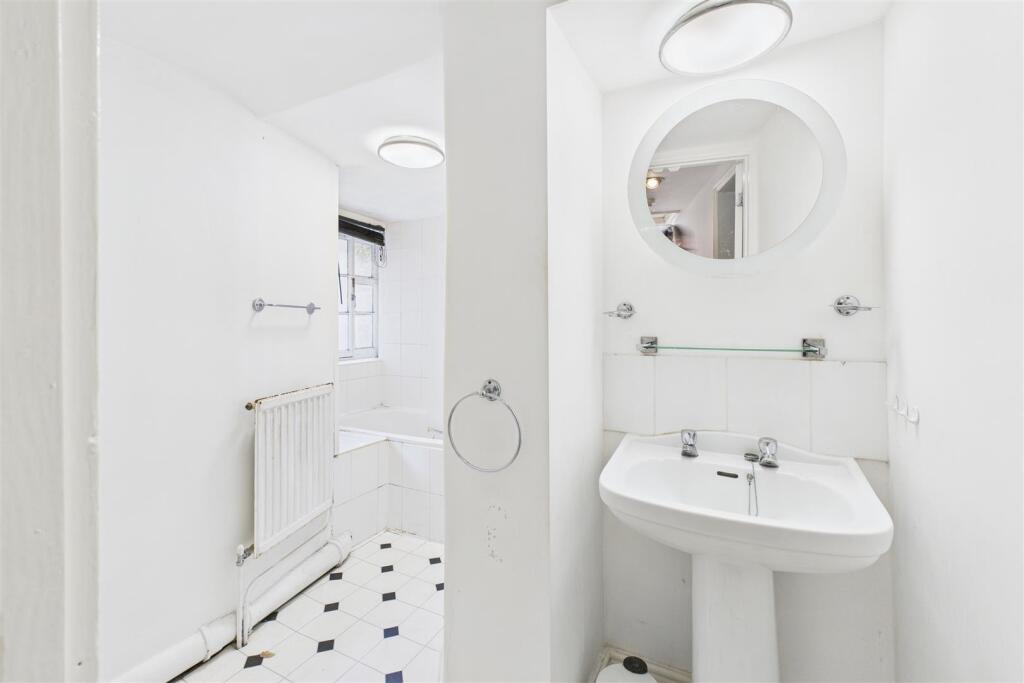 Bathroom.jpg