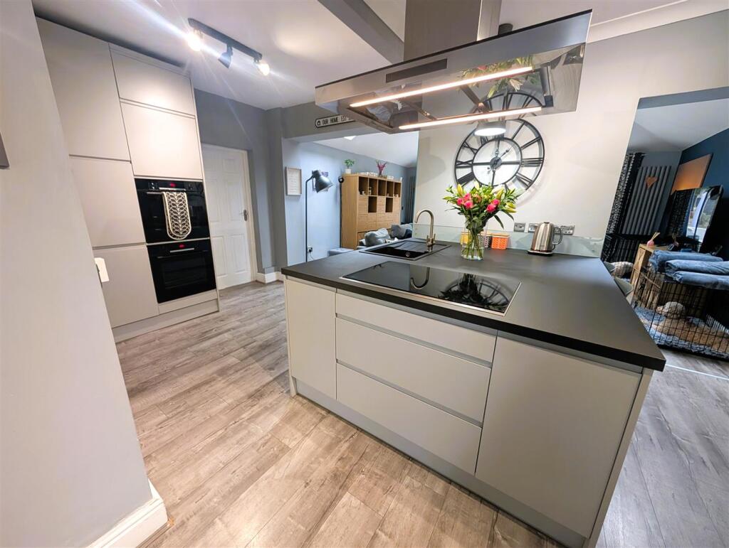 Kitchen/dining/lounge