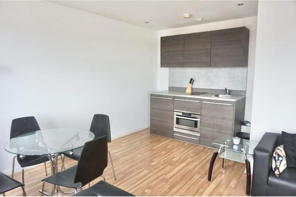 Lounge / Kitchen