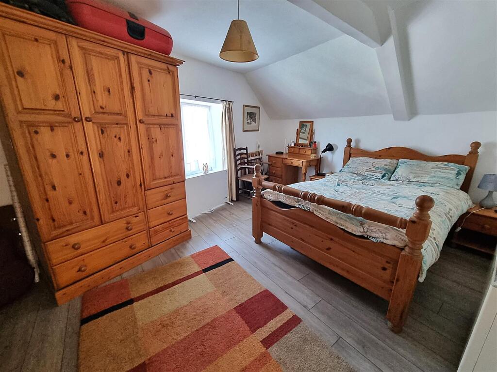 Bedroom 1.2.jpg