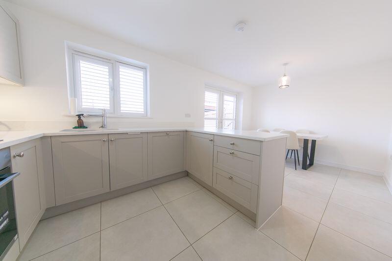 Kitchen &amp; dining room