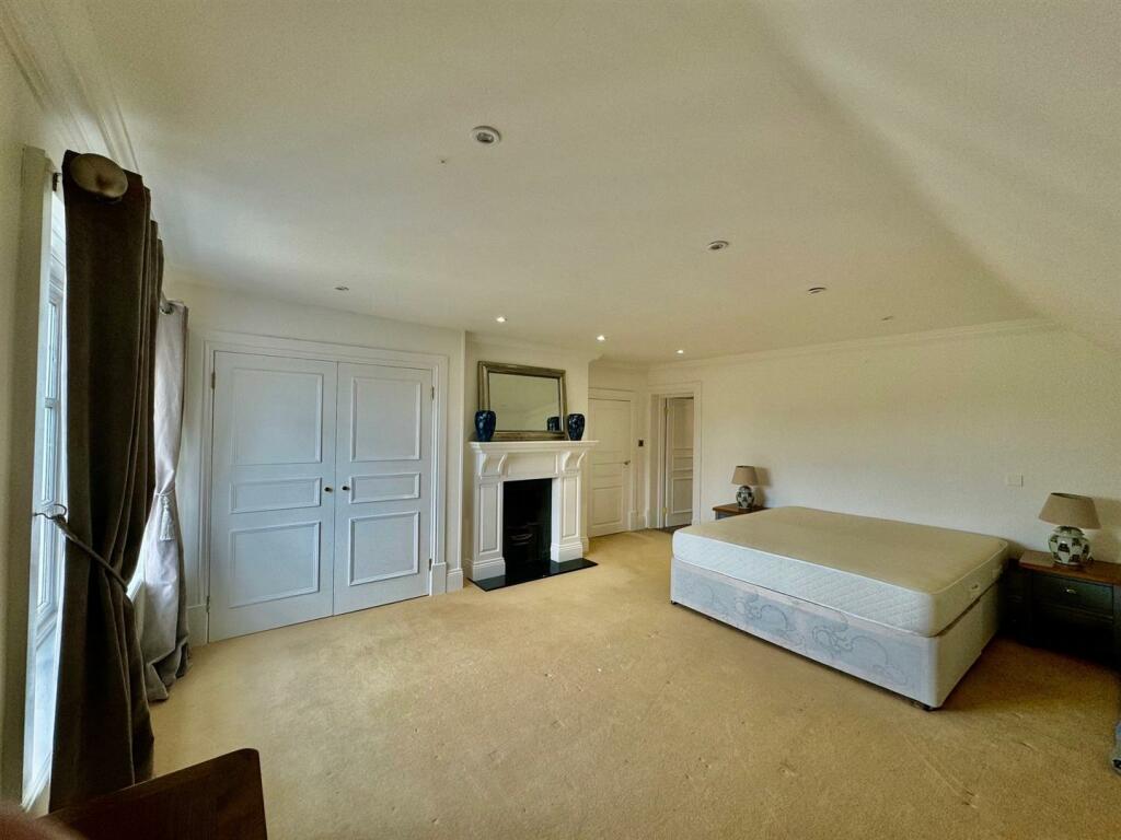Bedroom 4.jpg