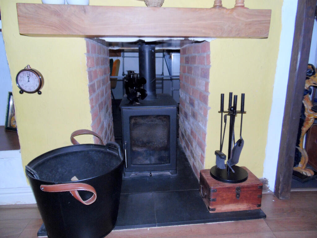 LOUNGE FIREPLACE