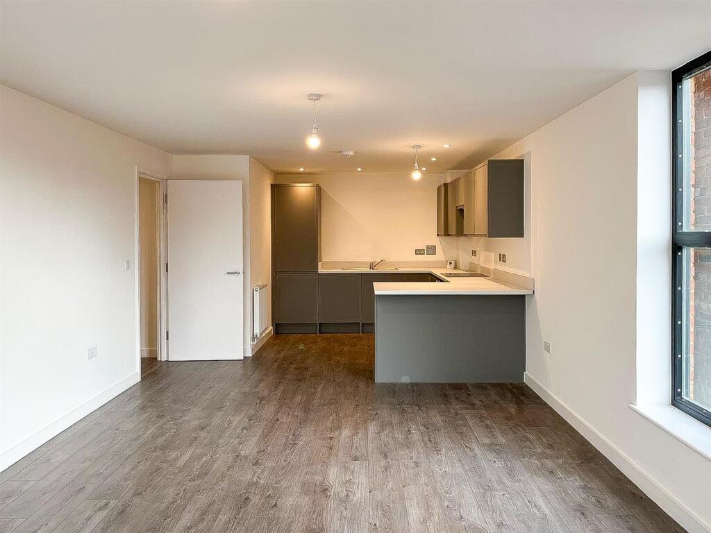 7 Crescent kitchen_living room.jpg